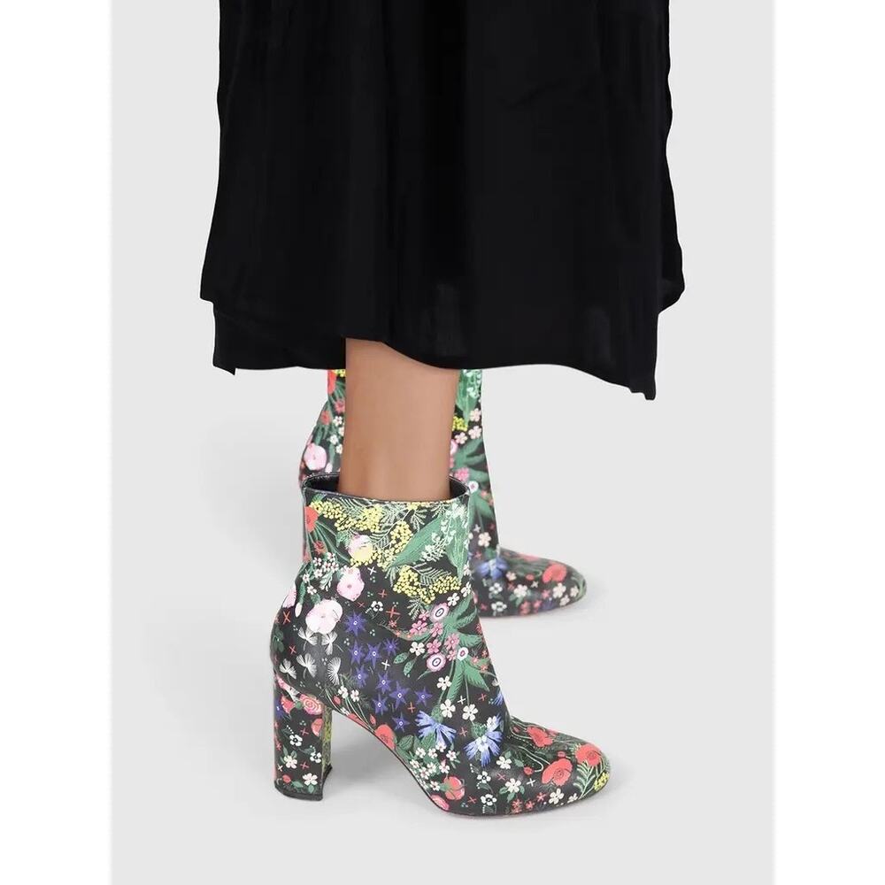 Valentino Garavani
Leather boots
